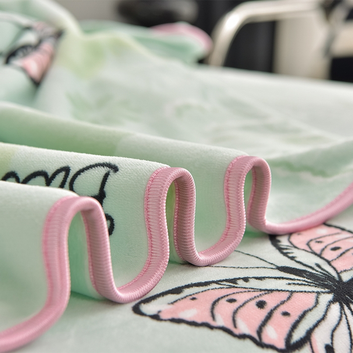 91家纺网 家纺一手货源 找家纺 佳品居 2025新款8斤床裙款牛奶绒四件套 翩翩起舞