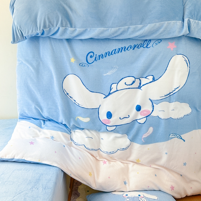 91家纺网 家纺一手货源 找家纺 孩子王家纺 2024新款正版授权三丽鸥库洛米大版卡通学生宿舍双面加厚牛奶绒系列四件套--提供买家秀 欢乐大耳狗