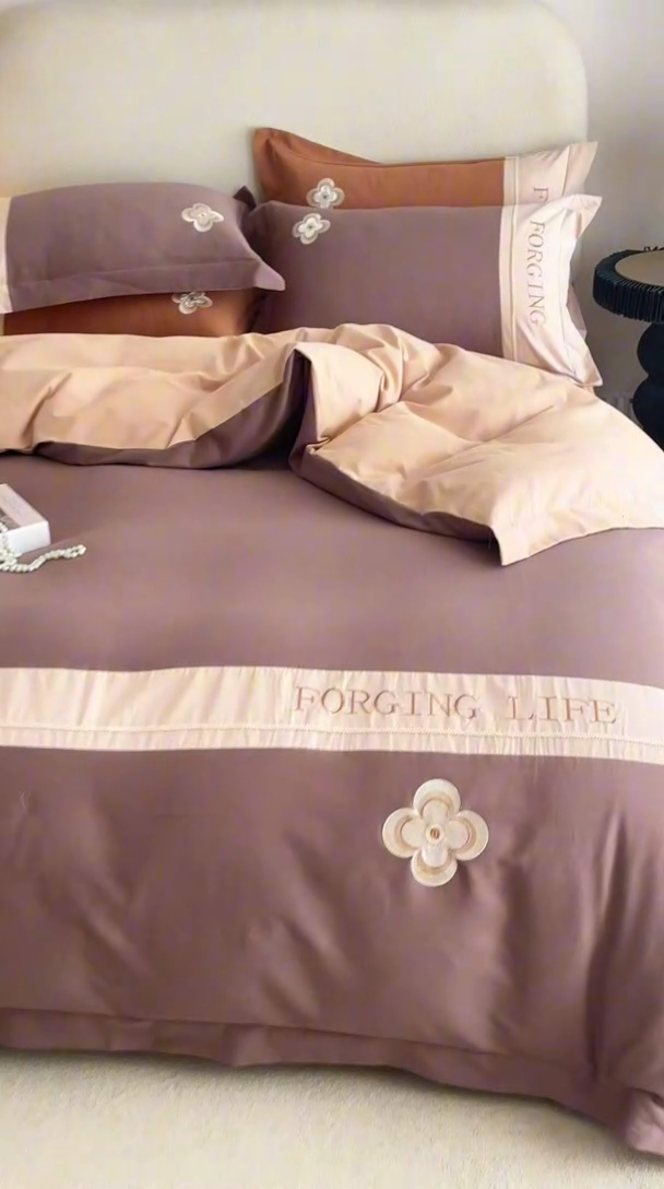 91家纺网 家纺一手货源 找家纺 艾莱家纺 2024新款A类长绒棉条纹提花加厚柔顺磨毛四件套--锦秋系列 锦秋-红咖色