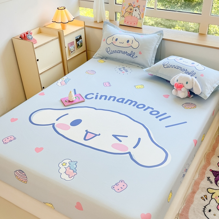 91家纺网 家纺一手货源 找家纺 博雅 2024新款三丽鸥全棉大版印花床笠系列 全棉大版-开心玉桂狗