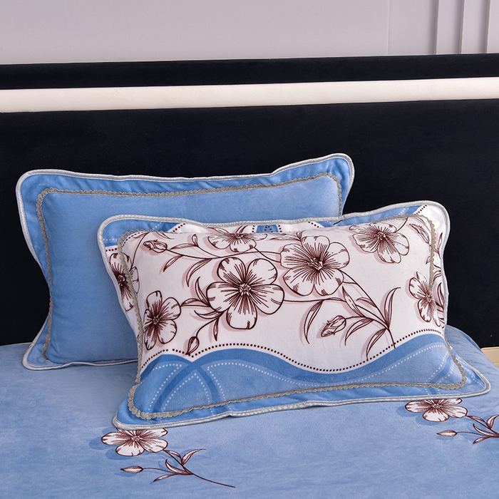 91家纺网 家纺一手货源 找家纺 佳品居 2025新款8斤床裙款牛奶绒四件套 蝶恋花蓝