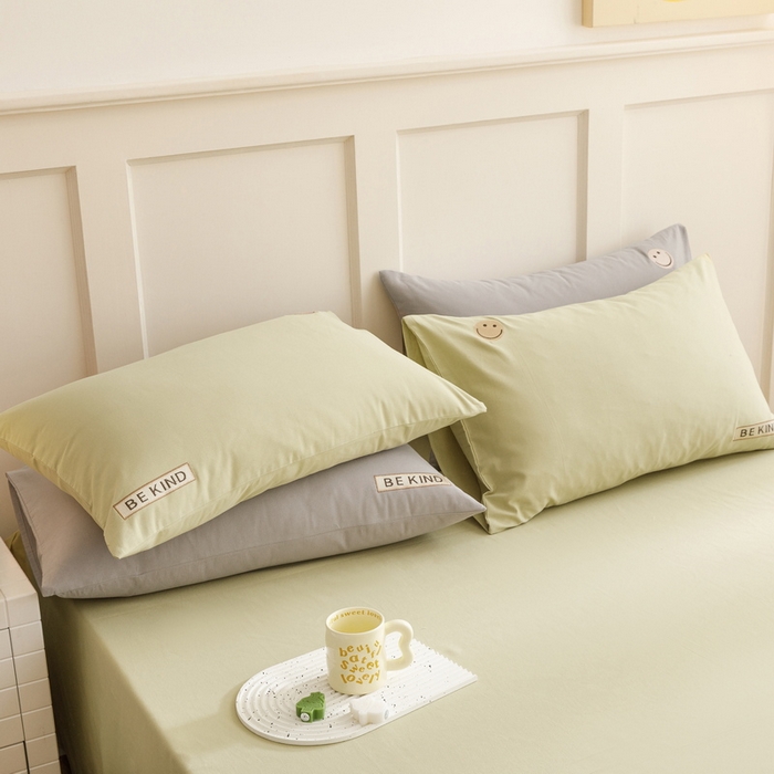 91家纺网 家纺一手货源 找家纺 艾莱家纺 2024新款全棉柔顺磨毛立体刺绣四件套--笑脸-星语 笑脸-芥绿