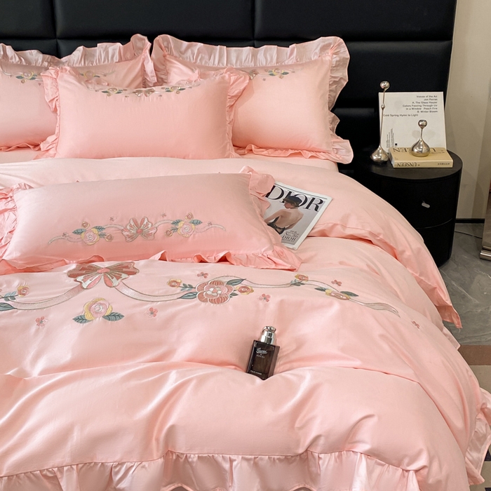 91家纺网 家纺一手货源 找家纺 金麦家纺 2024新款全棉刺绣花边系列四件套 梦蝶粉