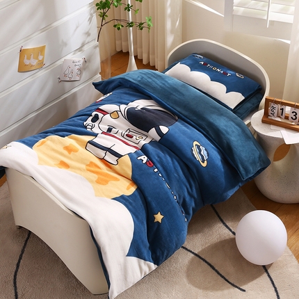 91家纺网 家纺一手货源 找家纺 （总）孩子王家纺 2024新款太空人系列大版双面牛奶绒学生幼儿园系列三件套六件套多件套