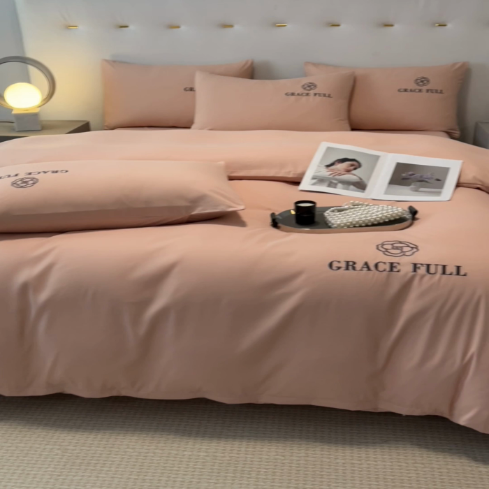 91家纺网 家纺一手货源 找家纺 伊梵居 2025新款梵克系列刺绣水洗棉磨毛四件套 梵花-香槟色