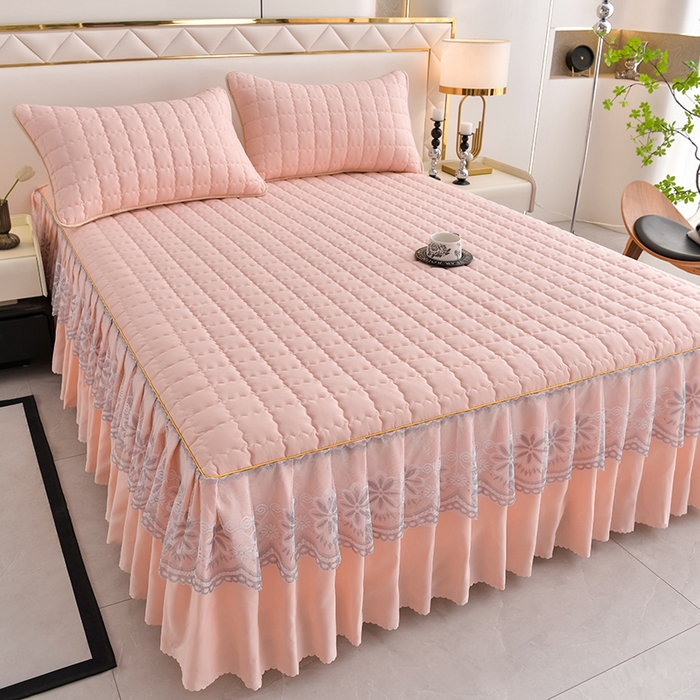 91家纺网 家纺一手货源 找家纺 艾裙海 2025新款90克磨毛夹棉绗缝床裙 粉玉色