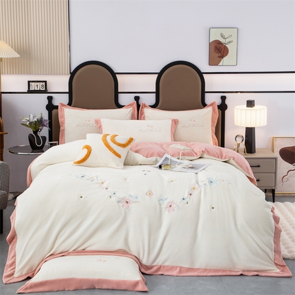 优姿家纺 2025新款全消光10斤牛奶绒宽边绣花保暖四件套 花季-粉白
