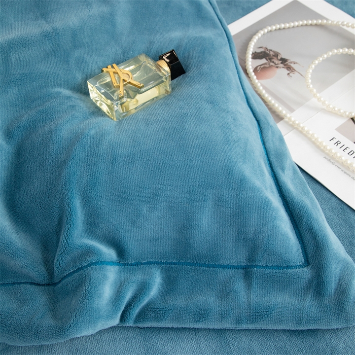 91家纺网 家纺一手货源 找家纺 优姿家纺 2025新款全消光10斤牛奶绒宽边绣花保暖四件套 花季-宝石蓝