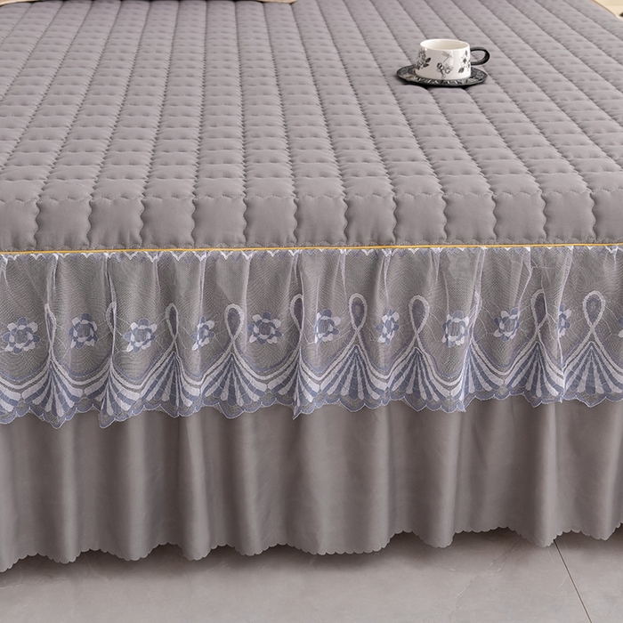 91家纺网 家纺一手货源 找家纺 艾裙海 2025新款90克磨毛夹棉绗缝床裙 浅灰色