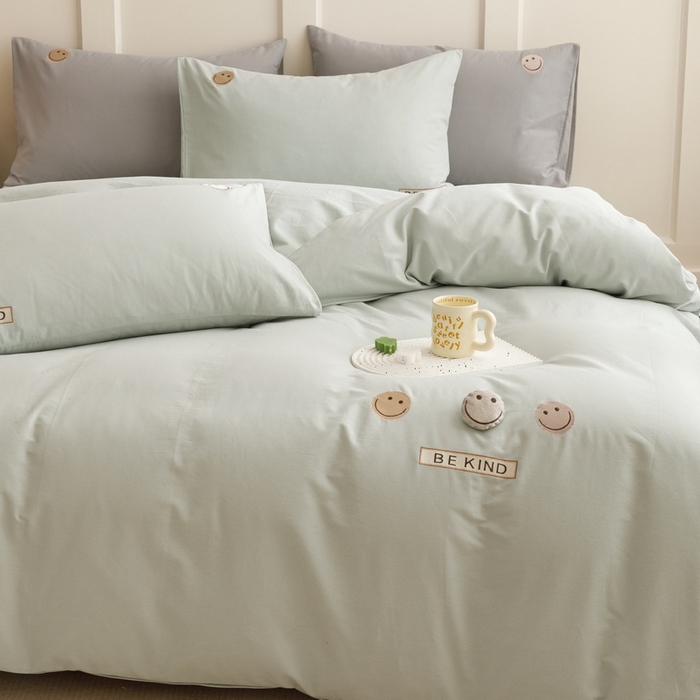 91家纺网 家纺一手货源 找家纺 艾莱家纺 2024新款全棉柔顺磨毛立体刺绣四件套--笑脸-星语 笑脸-绿色