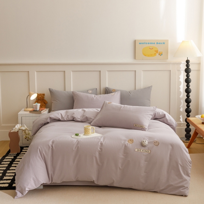 91家纺网 家纺一手货源 找家纺 艾莱家纺 2024新款全棉柔顺磨毛立体刺绣四件套--笑脸-星语 笑脸-紫色