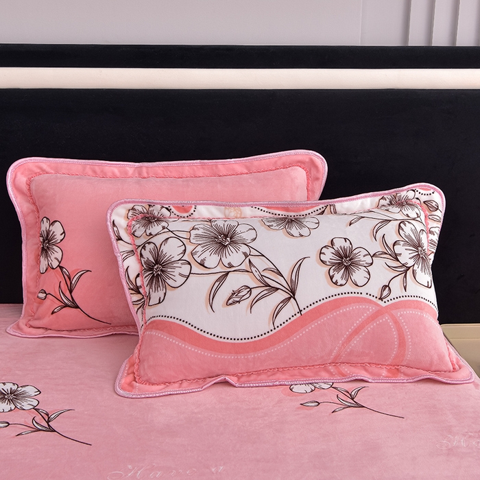 91家纺网 家纺一手货源 找家纺 佳品居 2025新款8斤床裙款牛奶绒四件套 蝶恋花粉