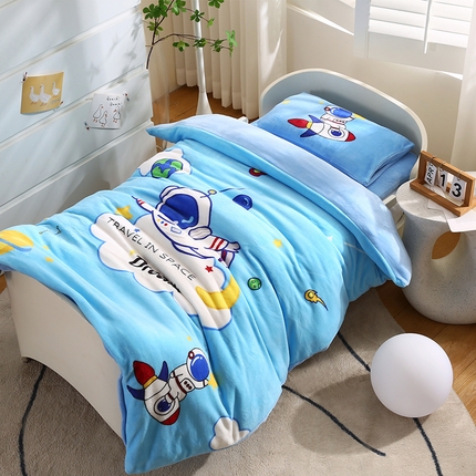 91家纺网 家纺一手货源 找家纺 （总）孩子王家纺 2024新款太空人系列大版双面牛奶绒学生幼儿园系列三件套六件套多件套