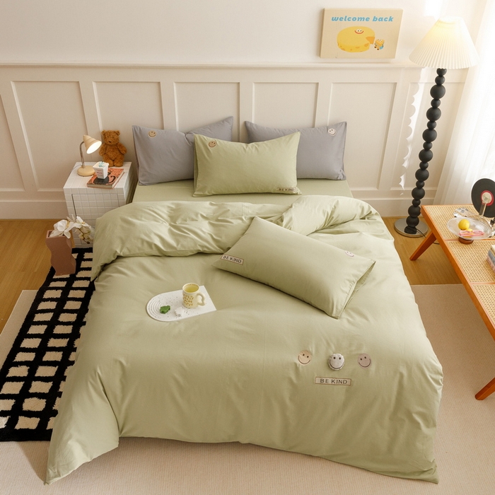 91家纺网 家纺一手货源 找家纺 艾莱家纺 2024新款全棉柔顺磨毛立体刺绣四件套--笑脸-星语 笑脸-芥绿