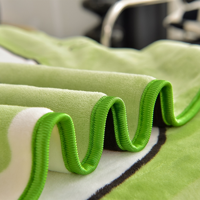 91家纺网 家纺一手货源 找家纺 佳品居 2025新款8斤床裙款牛奶绒四件套 呆萌熊猫