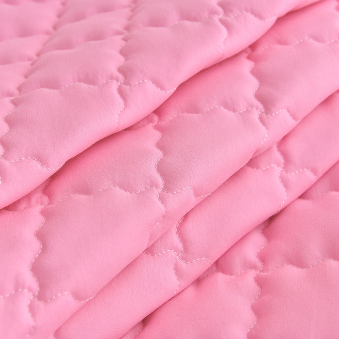 91家纺网 家纺一手货源 找家纺 艾裙海 2025新款90克磨毛夹棉绗缝床裙 粉色