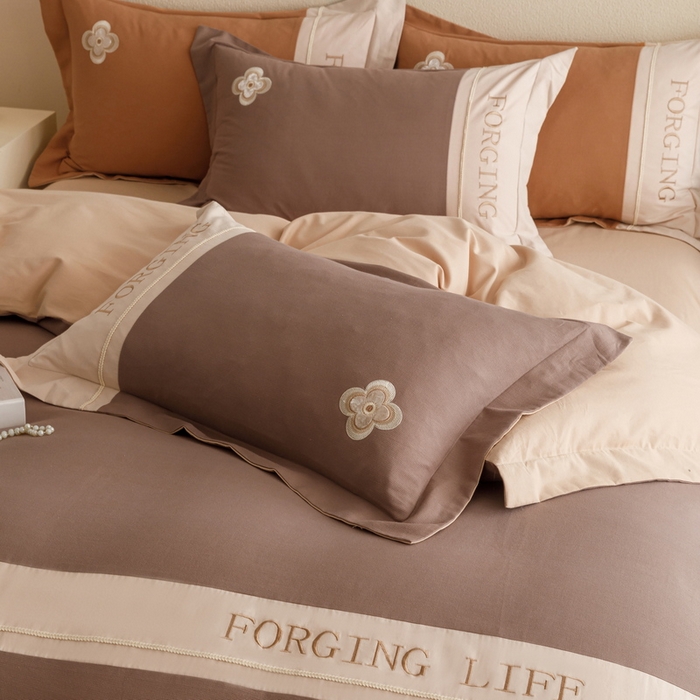 91家纺网 家纺一手货源 找家纺 艾莱家纺 2024新款A类长绒棉条纹提花加厚柔顺磨毛四件套--锦秋系列 锦秋-红咖色