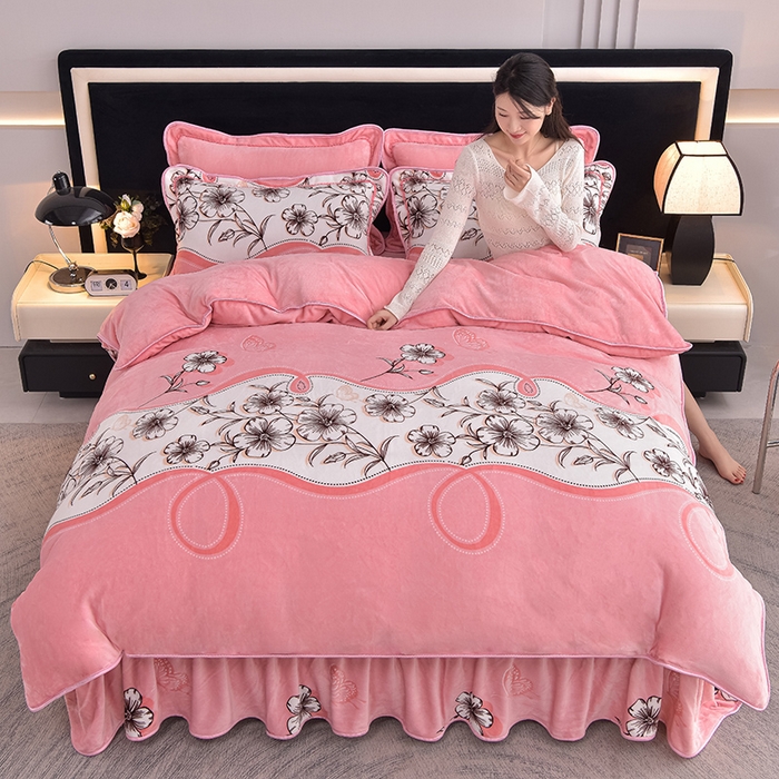 91家纺网 家纺一手货源 找家纺 佳品居 2025新款8斤床裙款牛奶绒四件套 蝶恋花粉