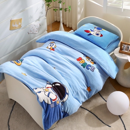 91家纺网 家纺一手货源 找家纺 （总）孩子王家纺 2024新款太空人系列大版双面牛奶绒学生幼儿园系列三件套六件套多件套