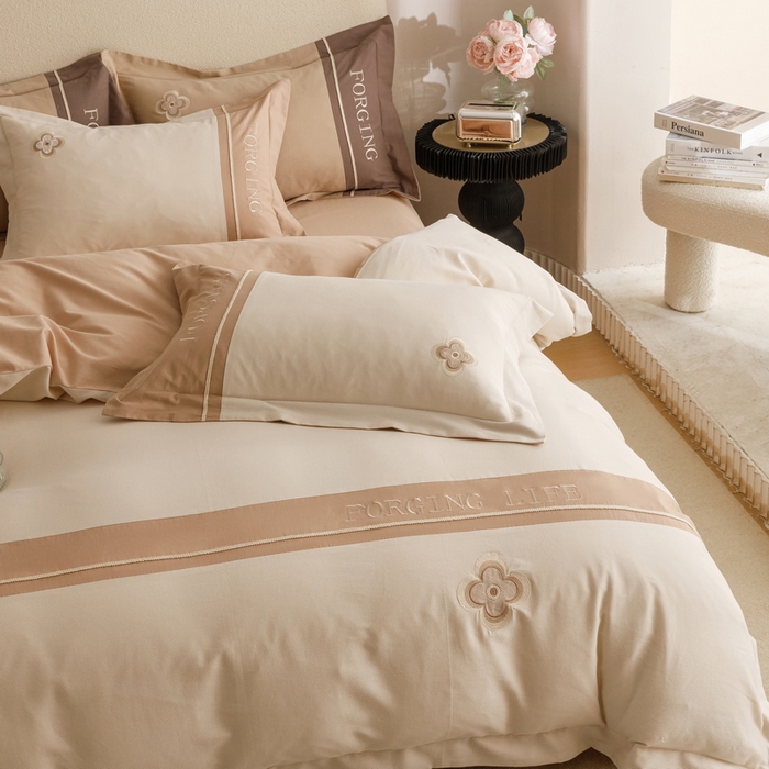 91家纺网 家纺一手货源 找家纺 艾莱家纺 2024新款A类长绒棉条纹提花加厚柔顺磨毛四件套--锦秋系列 锦秋-可可奶