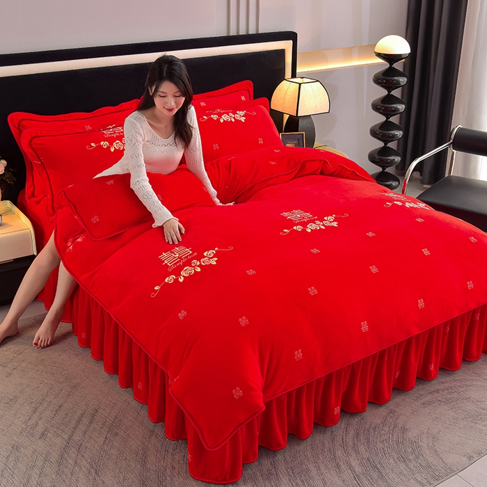 91家纺网 家纺一手货源 找家纺 佳品居 2025新款8斤床裙款牛奶绒四件套 千禧之恋