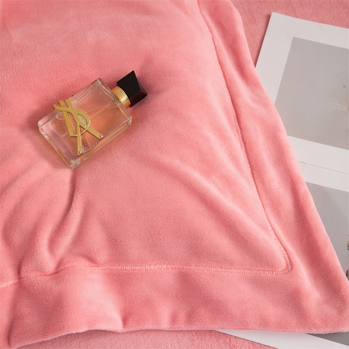 91家纺网 家纺一手货源 找家纺 优姿家纺 2025新款全消光10斤牛奶绒宽边绣花保暖四件套 花季-少女粉