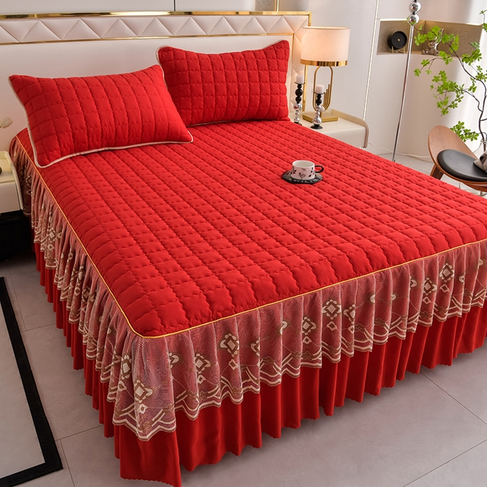 91家纺网 家纺一手货源 找家纺 艾裙海 2025新款90克磨毛夹棉绗缝床裙 大红色