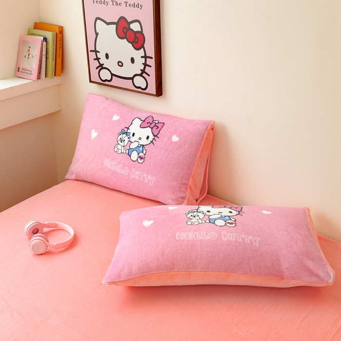 91家纺网 家纺一手货源 找家纺 孩子王家纺 2024新款正版授权三丽鸥库洛米大版卡通学生宿舍双面加厚牛奶绒系列四件套--提供买家秀 爱心kt