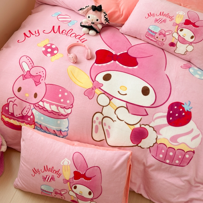 91家纺网 家纺一手货源 找家纺 孩子王家纺 2024新款正版授权三丽鸥库洛米大版卡通学生宿舍双面加厚牛奶绒系列四件套--提供买家秀 蛋糕美乐蒂