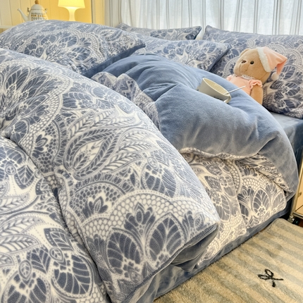 91家纺网 家纺一手货源 找家纺 （总）绘萱家居 2025新款高克重雕花雕印纯色牛奶绒四件套双拼法莱绒珊瑚绒