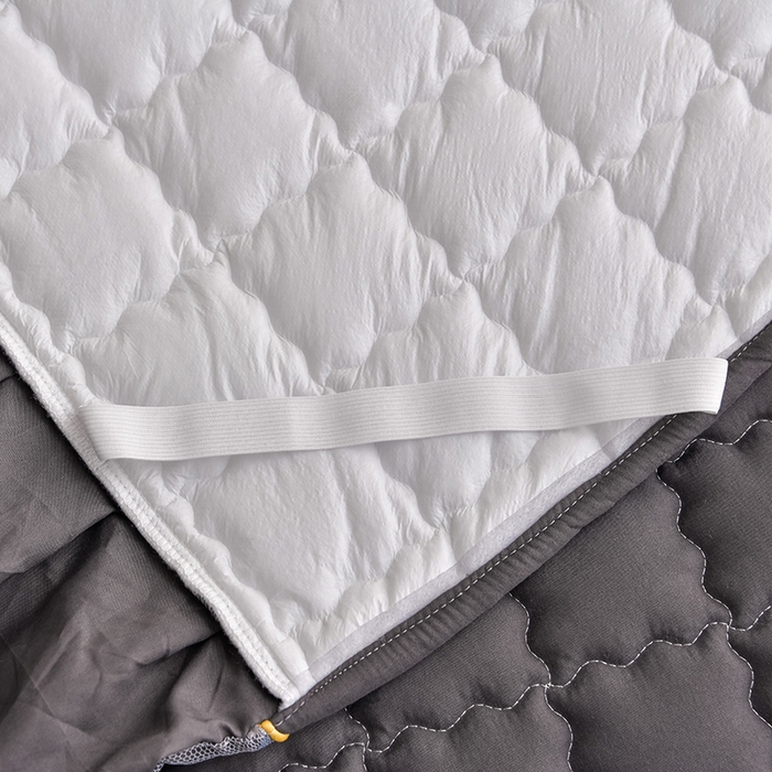 91家纺网 家纺一手货源 找家纺 艾裙海 2025新款90克磨毛夹棉绗缝床裙 深灰色