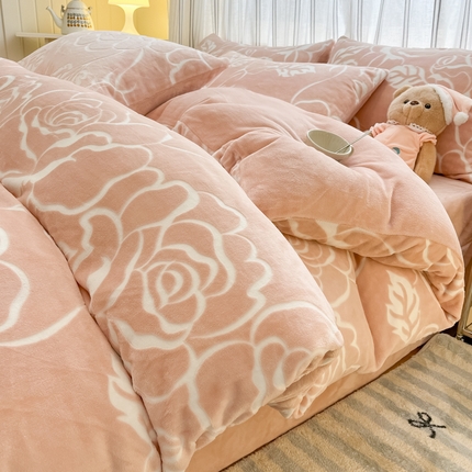 91家纺网 家纺一手货源 找家纺 （总）绘萱家居 2025新款高克重雕花雕印纯色牛奶绒四件套双拼法莱绒珊瑚绒