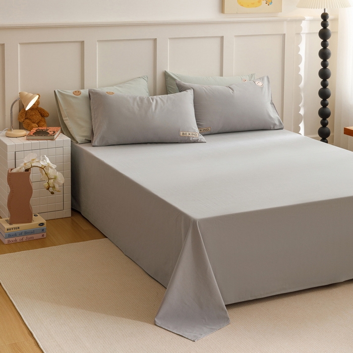 91家纺网 家纺一手货源 找家纺 艾莱家纺 2024新款全棉柔顺磨毛立体刺绣四件套--笑脸-星语 笑脸-灰色