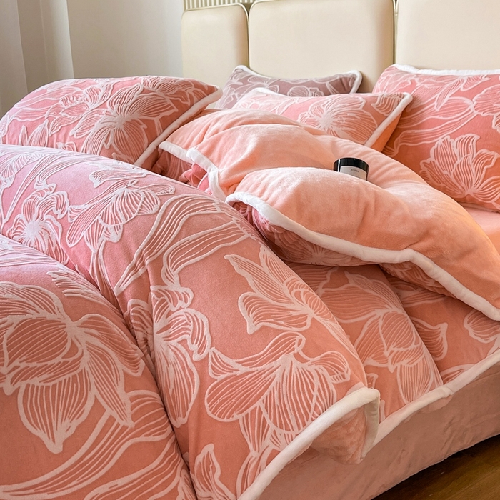 91家纺网 家纺一手货源 找家纺 诺梵 2025新款立体雕花绒四件套_控价标准高于149，加大高于159 艾莎-粉