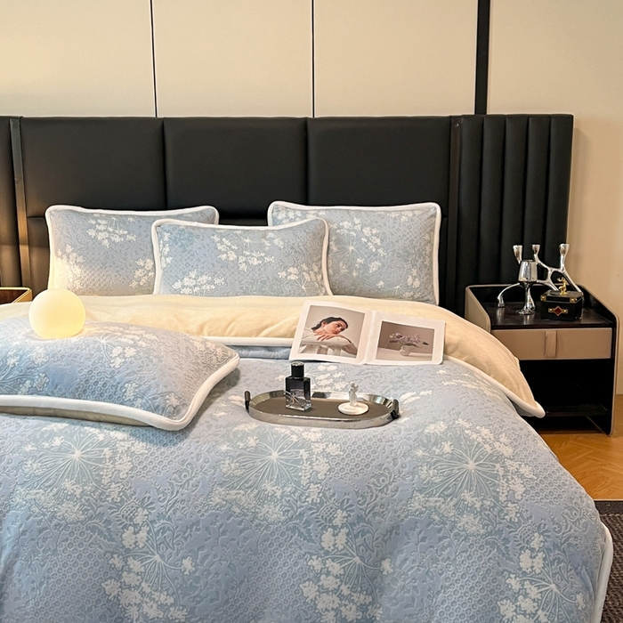 91家纺网 家纺一手货源 找家纺 诺梵 2025新款立体雕花绒四件套_控价标准高于149，加大高于159 梦娜-蓝