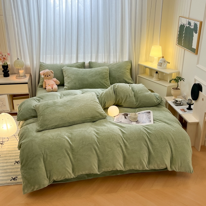 91家纺网 家纺一手货源 找家纺 绘萱家居 2025新款高克重雕花雕印纯色牛奶绒四件套双拼法莱绒珊瑚绒 芭蕉叶-灰绿