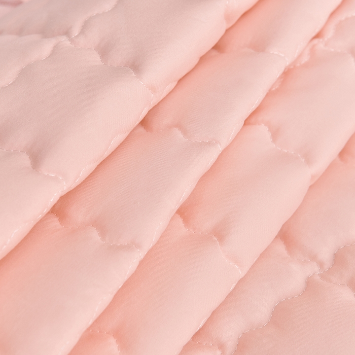 91家纺网 家纺一手货源 找家纺 艾裙海 2025新款90克磨毛夹棉绗缝床裙 粉玉色