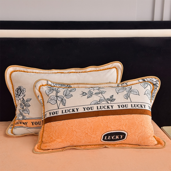 91家纺网 家纺一手货源 找家纺 佳品居 2025新款8斤床裙款牛奶绒四件套 花枝漫舞咖