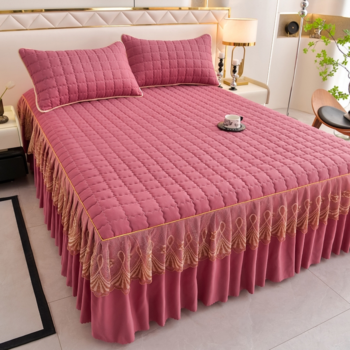 91家纺网 家纺一手货源 找家纺 艾裙海 2025新款90克磨毛夹棉绗缝床裙 豆沙红