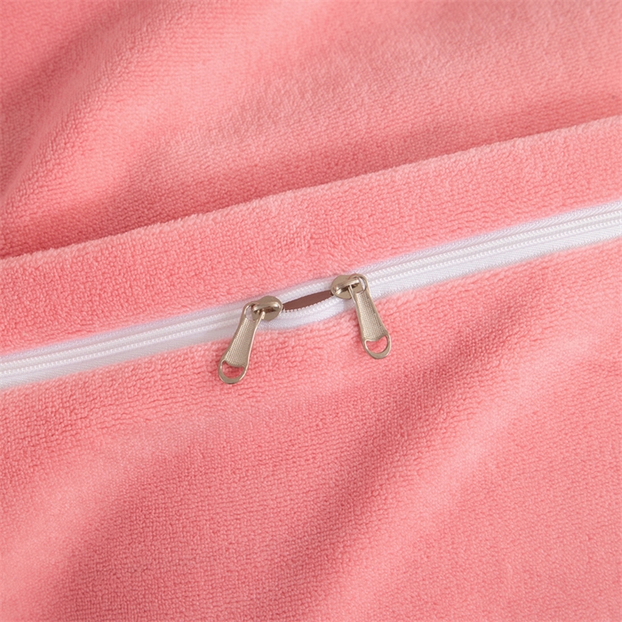 91家纺网 家纺一手货源 找家纺 优姿家纺 2025新款全消光10斤牛奶绒宽边绣花保暖四件套 花季-少女粉