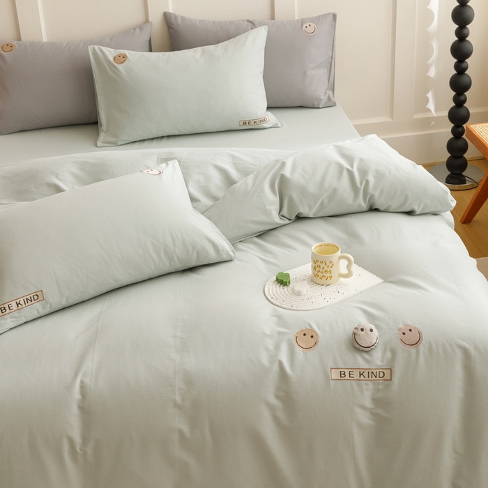 91家纺网 家纺一手货源 找家纺 艾莱家纺 2024新款全棉柔顺磨毛立体刺绣四件套--笑脸-星语 笑脸-绿色