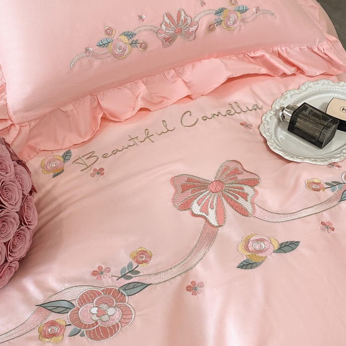 91家纺网 家纺一手货源 找家纺 金麦家纺 2024新款全棉刺绣花边系列四件套 梦蝶粉