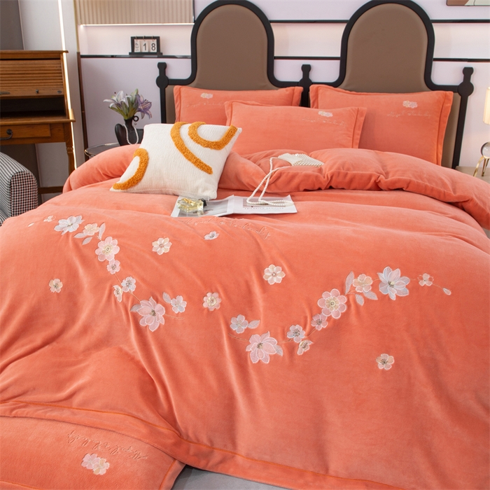 91家纺网 家纺一手货源 找家纺 优姿家纺 2025新款全消光10斤牛奶绒宽边绣花保暖四件套 花季-活力橙