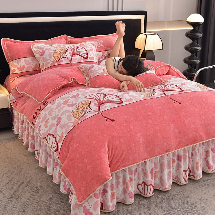 91家纺网 家纺一手货源 找家纺 佳品居 2025新款8斤床裙款牛奶绒四件套 叶语风情-粉