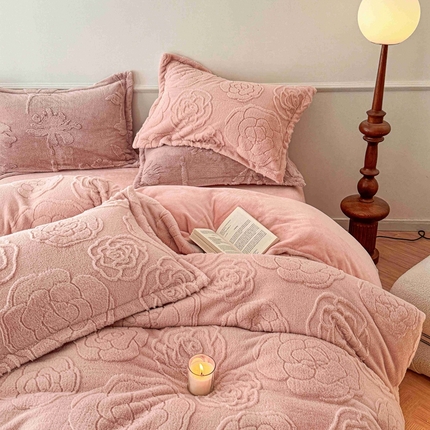 91家纺网 家纺一手货源 找家纺 （总）川悦生活 2024新款兔兔绒雕花绒四件套