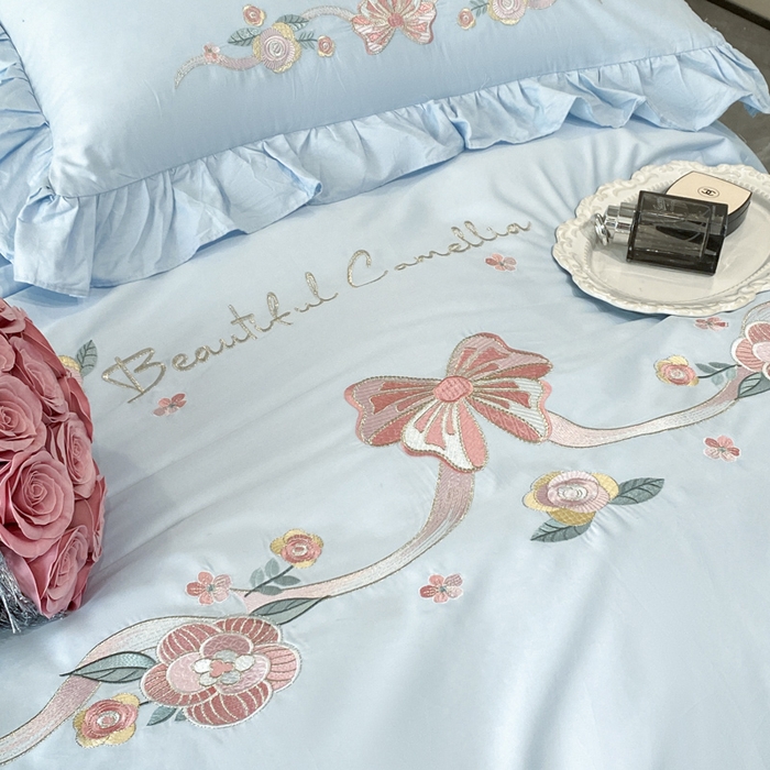 91家纺网 家纺一手货源 找家纺 金麦家纺 2024新款全棉刺绣花边系列四件套 梦蝶蓝