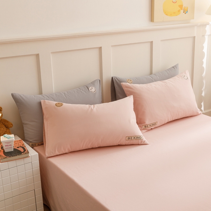 91家纺网 家纺一手货源 找家纺 艾莱家纺 2024新款全棉柔顺磨毛立体刺绣四件套--笑脸-星语 笑脸-沐粉