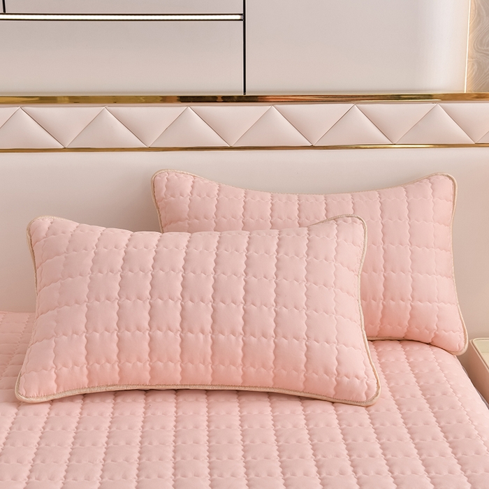 91家纺网 家纺一手货源 找家纺 艾裙海 2025新款90克磨毛夹棉绗缝床裙 粉玉色