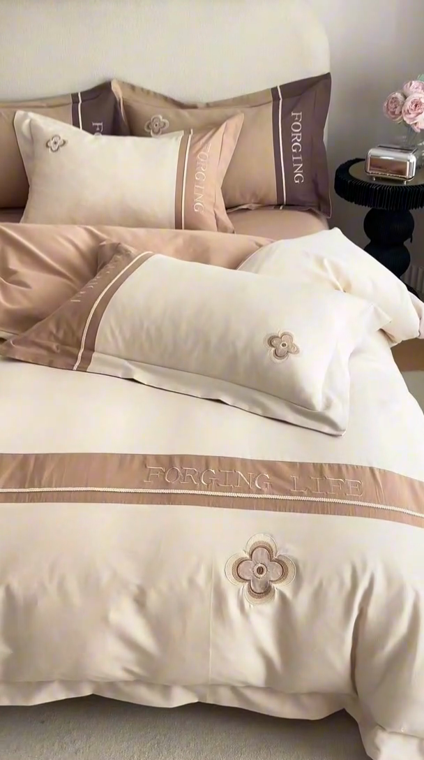 91家纺网 家纺一手货源 找家纺 艾莱家纺 2024新款A类长绒棉条纹提花加厚柔顺磨毛四件套--锦秋系列 锦秋-可可奶