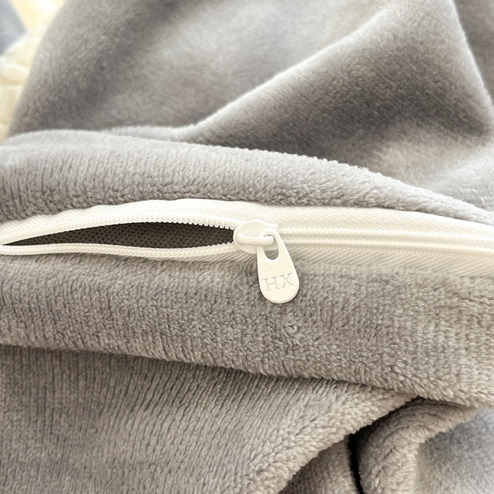 91家纺网 家纺一手货源 找家纺 绘萱家居 2025新款高克重雕花雕印纯色牛奶绒四件套双拼法莱绒珊瑚绒 华夫格-奶白灰